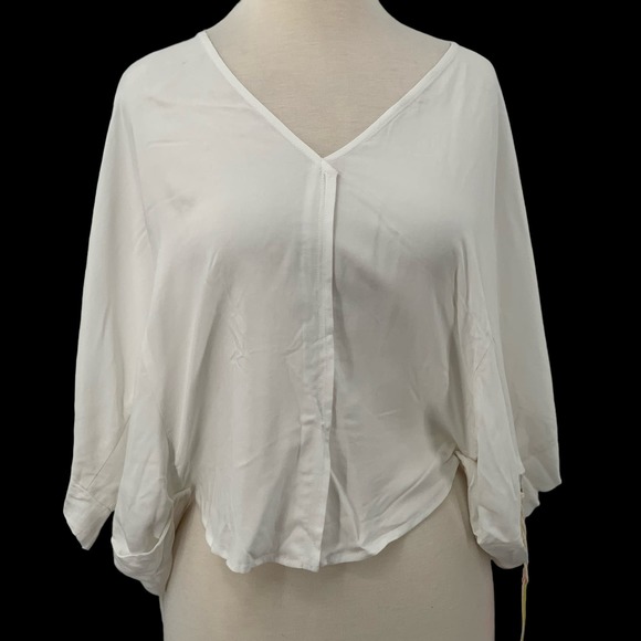 NWT Forever 21 Contemporary 3/4 Sleeve Flowy Pullover V-Neck Top White Size XS - Picture 1 of 7